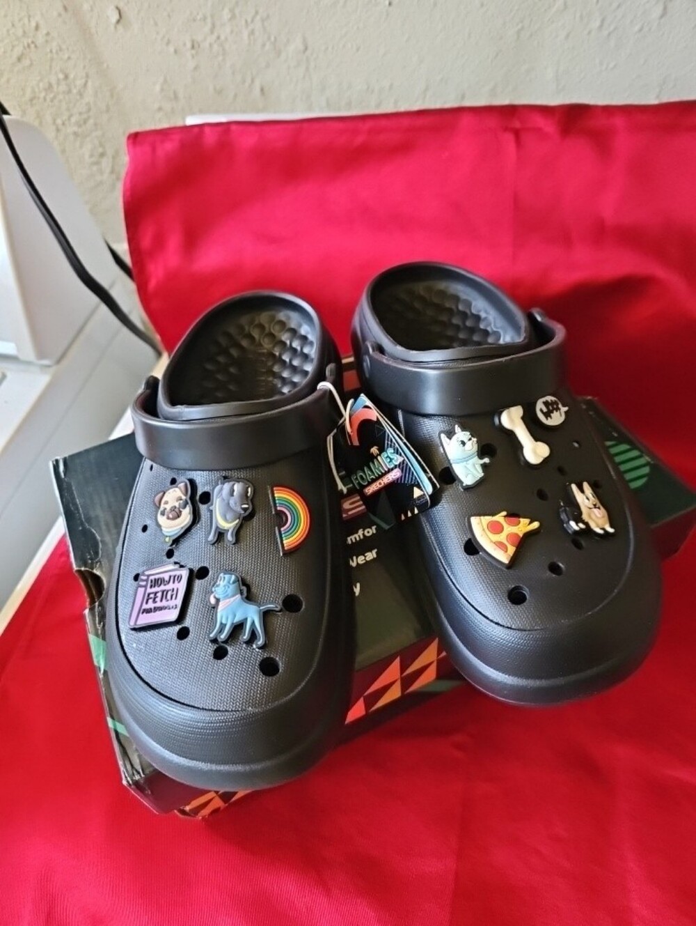Skechers Foamies Clogs  Pup Celebration Women's Size 8 Black NIB Machine Wash
